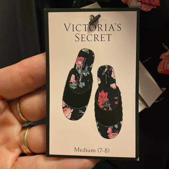 NWT VS floral fuzzy/silky slippers size medium 7-8 - Picture 4 of 4